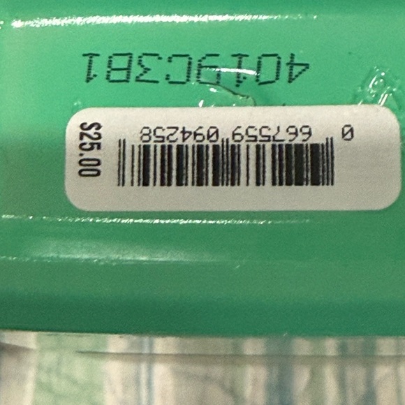 Victoria's Secret Green Moisturizer & Body Oil - Picture 3 of 3